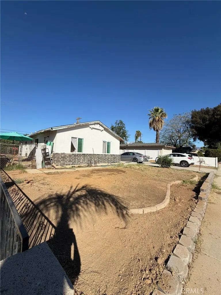 Single Family Residence for sale at 262 N Larch, Rialto, CA featuring 3 beds and 2 baths