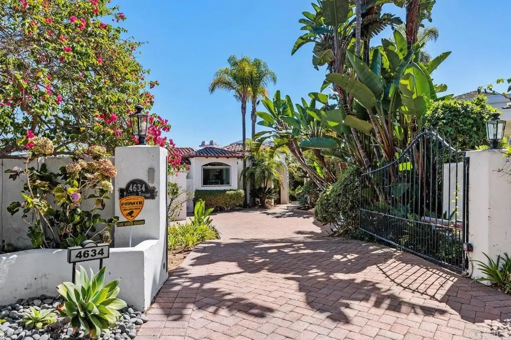 Single Family Residence for rent at 4634 Rancho Reposo, Del Mar, CA featuring 3 beds and 4 baths