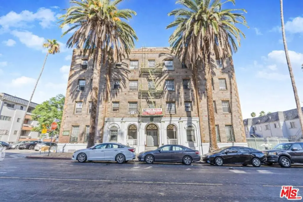 Condominium for rent at 400 S Kenmore Avenue 200, Los Angeles, CA and 1 bath