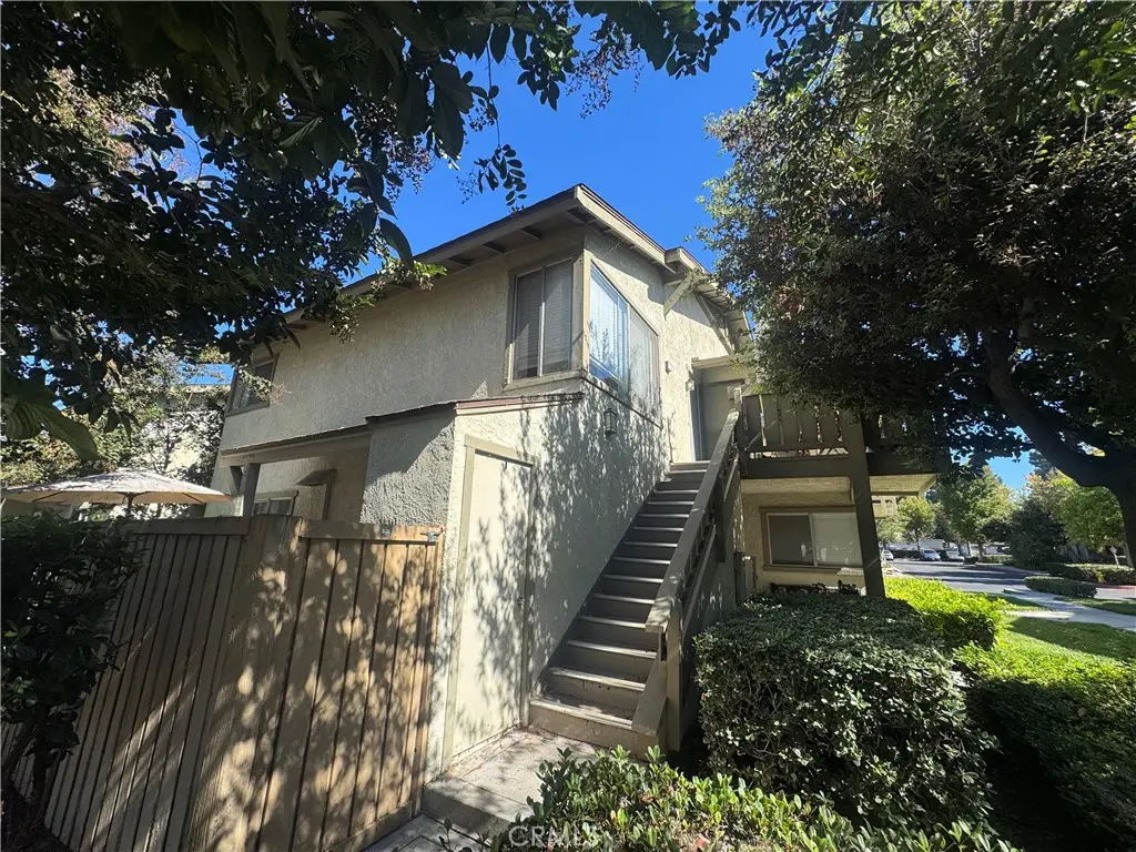 Condominium for rent at 17 Smokestone, Irvine, CA featuring 2 beds and 2 baths