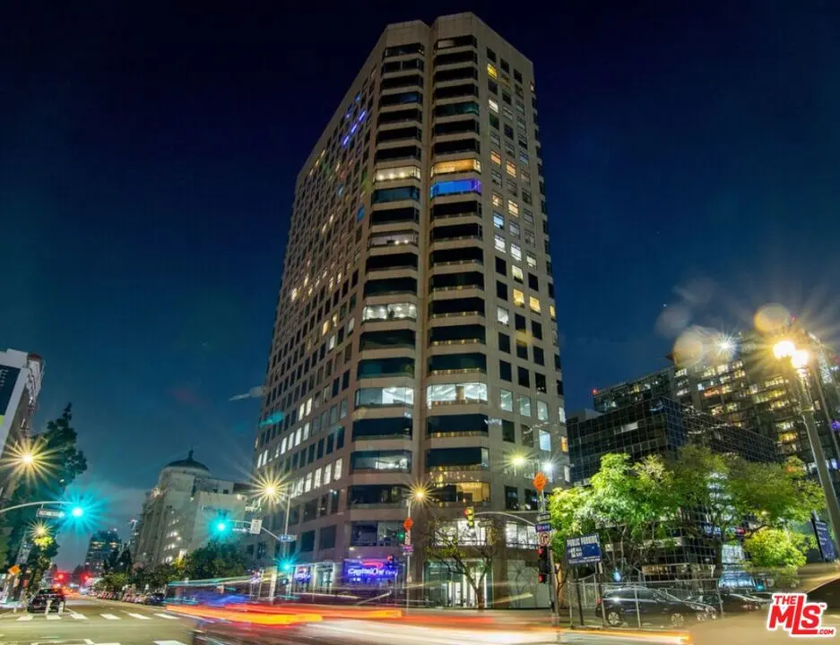 Condominium for rent at 801 S Grand Avenue 2205, Los Angeles, CA featuring 2 beds and 2 baths