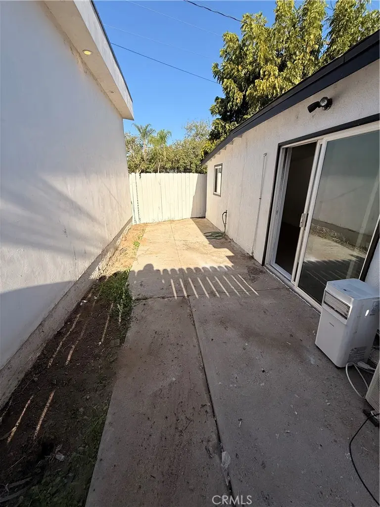 5509 Crebs Avenue, Tarzana, CA — listing photo 1