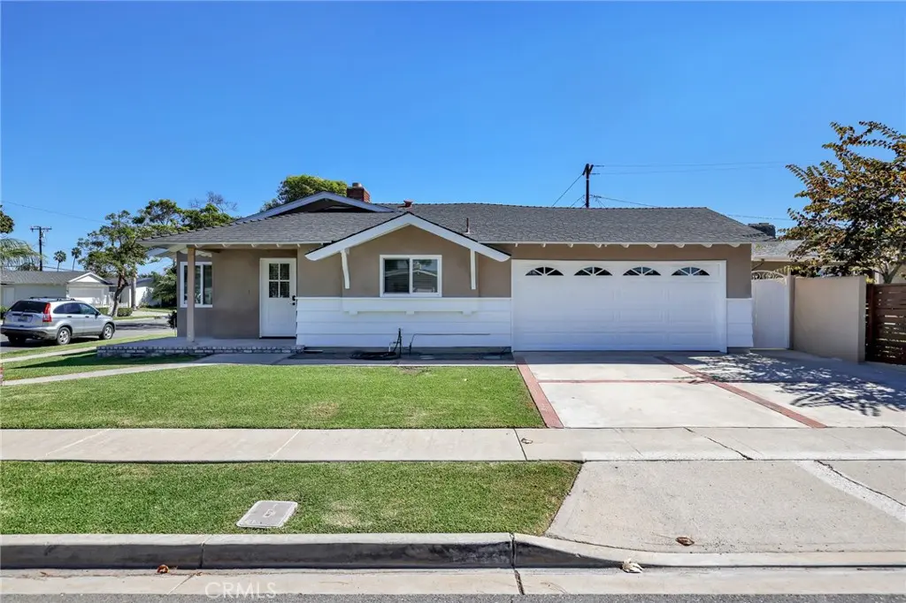 Single Family Residence for rent at 2528 Bowdoin Place, Costa Mesa, CA featuring 3 beds and 2 baths