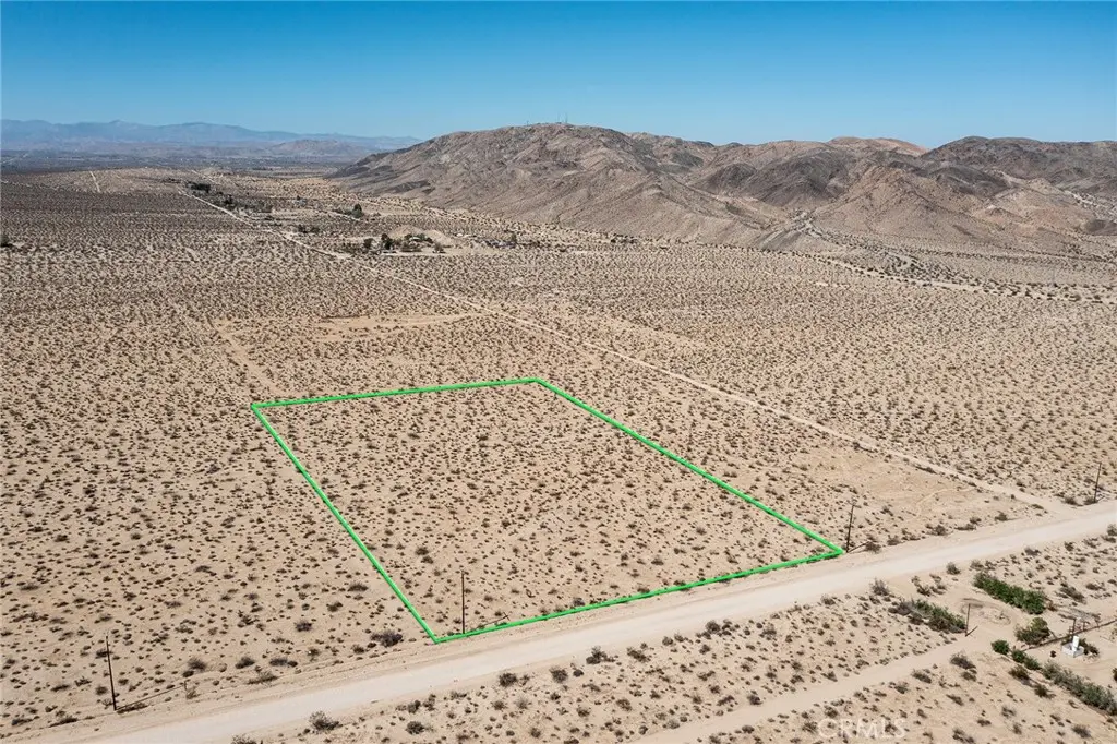 6100 Mantonya Road, 29 Palms, CA — listing photo 1