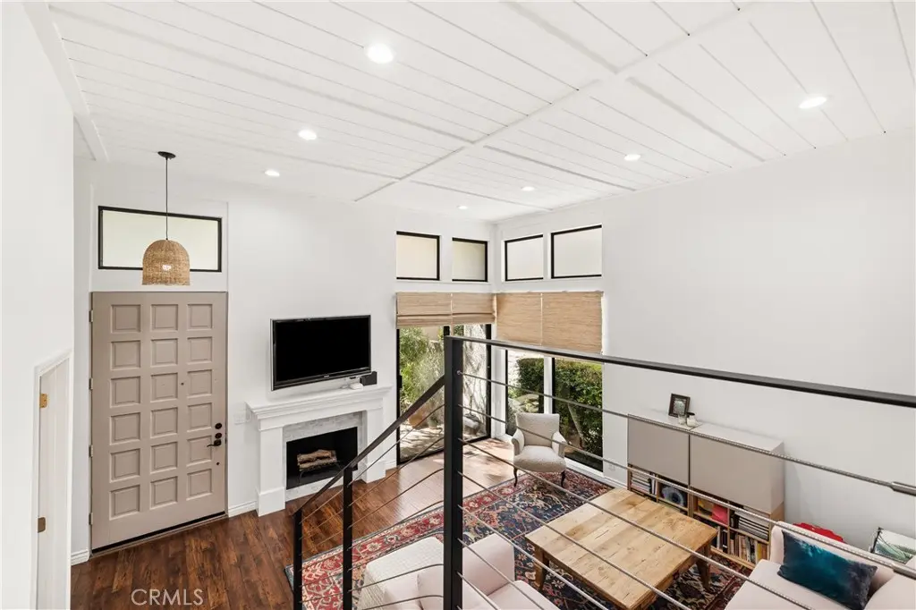 Townhouse for rent at 23473 Park Sorrento, Calabasas, CA featuring 3 beds and 3 baths