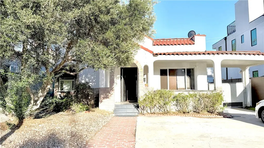 Duplex for sale at 632 N Detroit, West Hollywood, CA featuring 2 beds and 1 bath