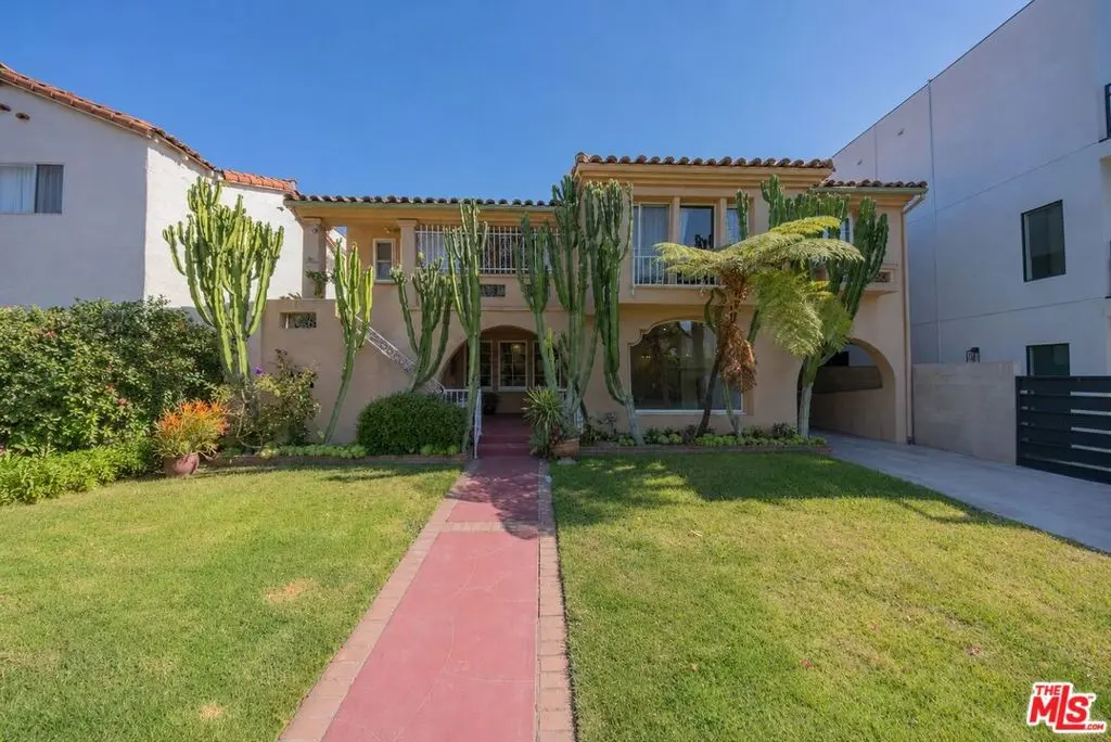 Condominium for rent at 8232 Blackburn Avenue, Los Angeles, CA featuring 3 beds and 2 baths