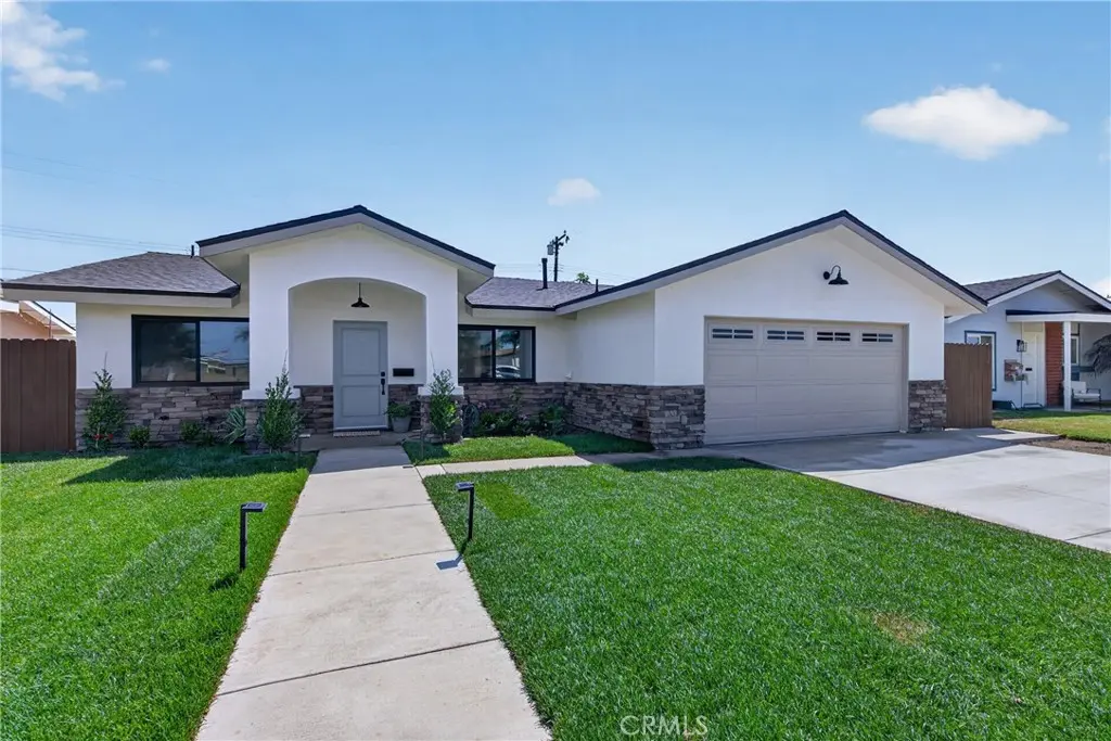 Single Family Residence for rent at 19352 Brookhurst, Huntington Beach, CA featuring 4 beds and 3 baths