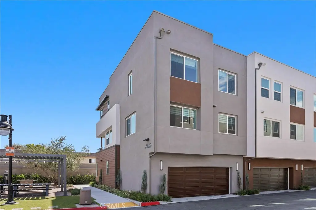 Condominium for rent at 651 S Lyon Street, Santa Ana, CA featuring 4 beds and 4 baths