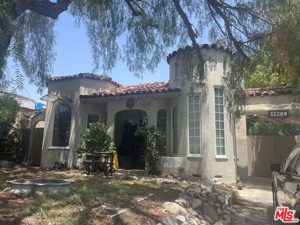 11209 Hatteras Street, North Hollywood, CA — listing photo 1