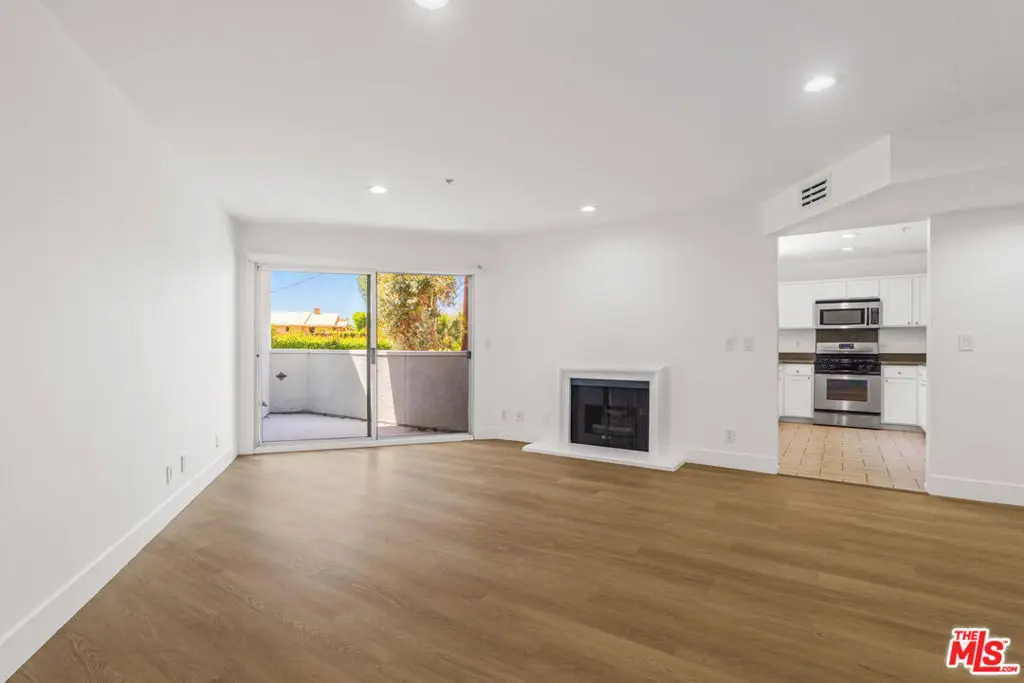 16100 W Sunset Boulevard 104, Pacific Palisades, CA — listing photo 1