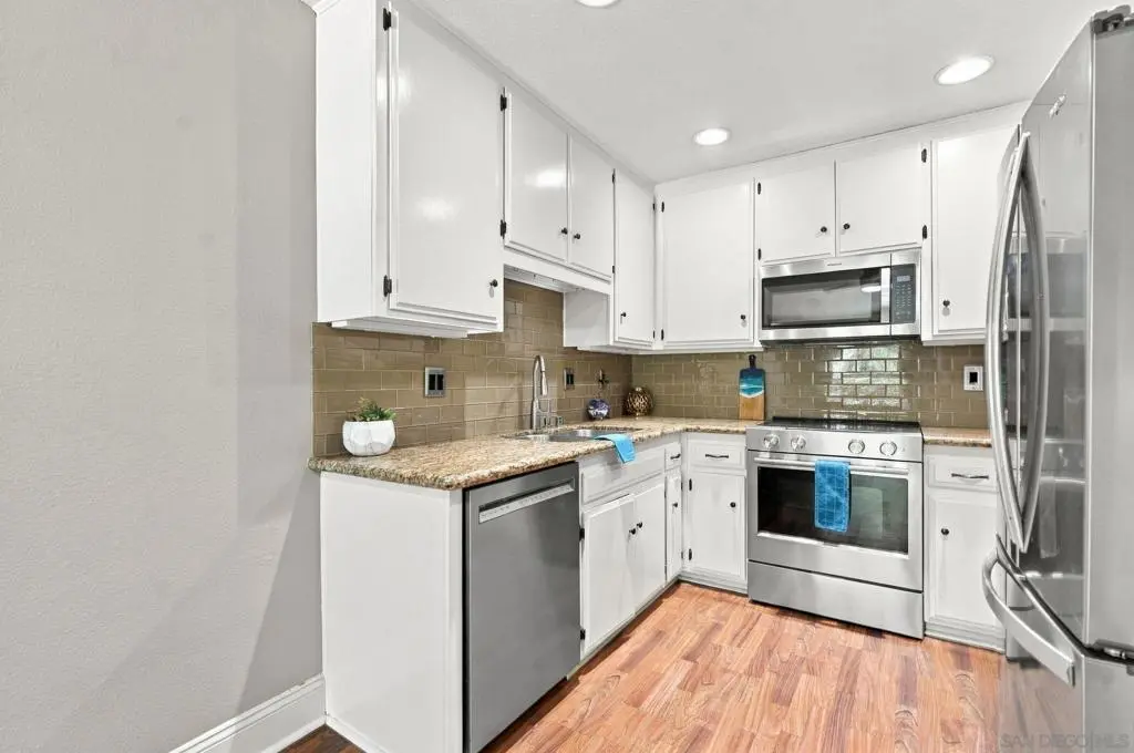 Residential Lease for rent at 140 Walnut 2F, San Diego, CA featuring 2 beds and 2 baths