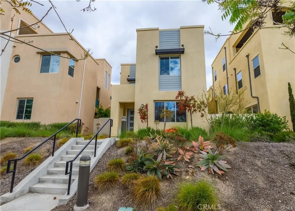 Condominium for rent at 139 Stellar, Irvine, CA featuring 3 beds and 3 baths