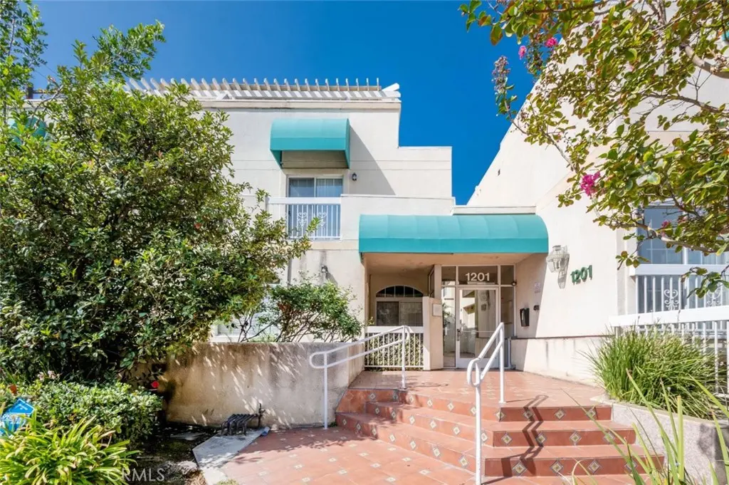 1201 Viola Avenue 103, Glendale, CA — listing photo 1