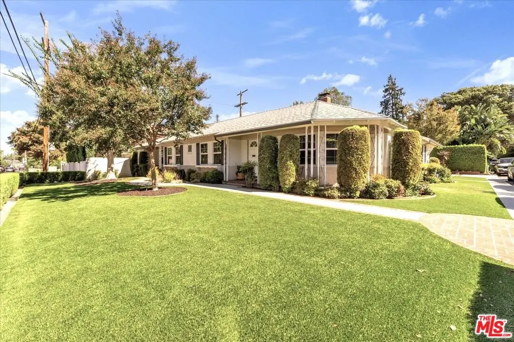 12045 Pacoima Court, Studio City, CA — listing photo 1