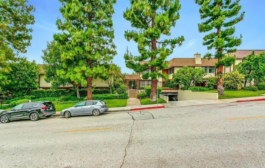 1429 Valley View Road 18, Glendale, CA — listing photo 1