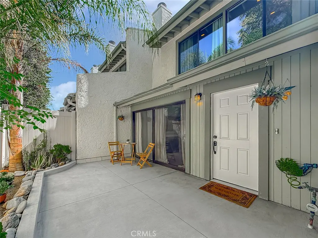 Townhouse for rent at 5249 Colodny 7, Agoura Hills, CA featuring 3 beds and 3 baths