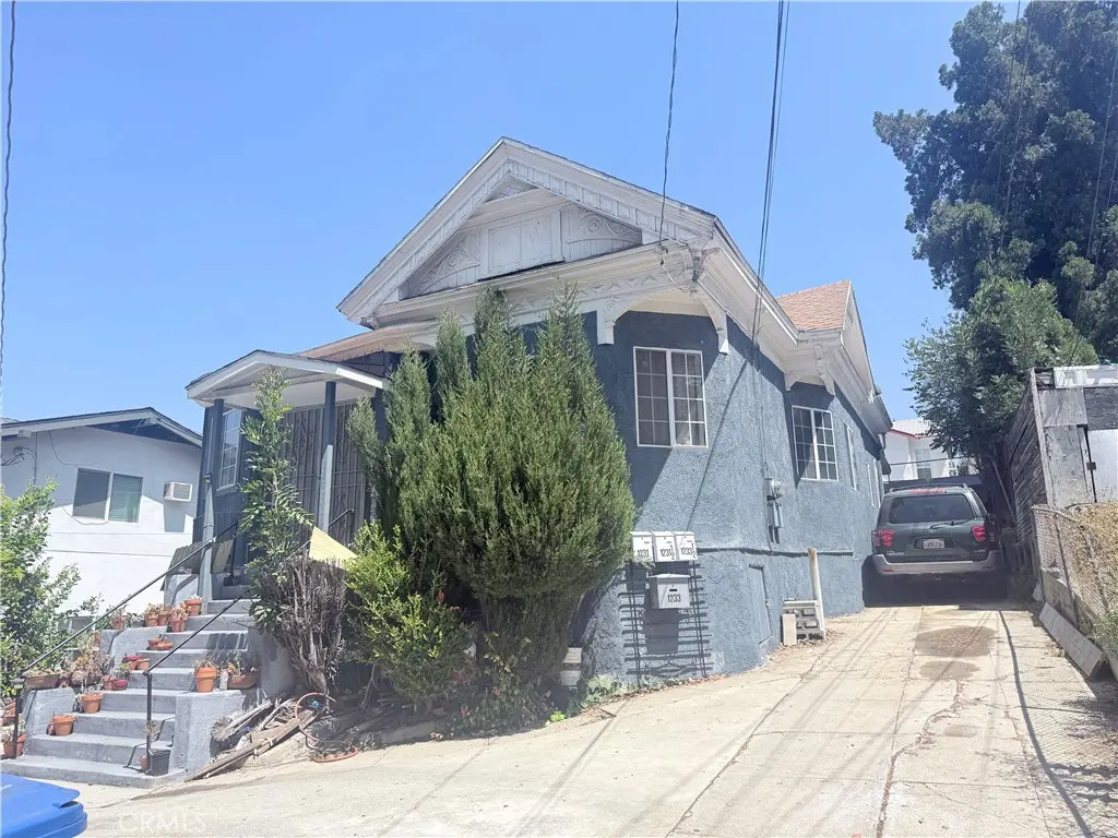 Triplex for rent at 1231 Innes, Los Angeles, CA featuring 2 beds and 1 bath