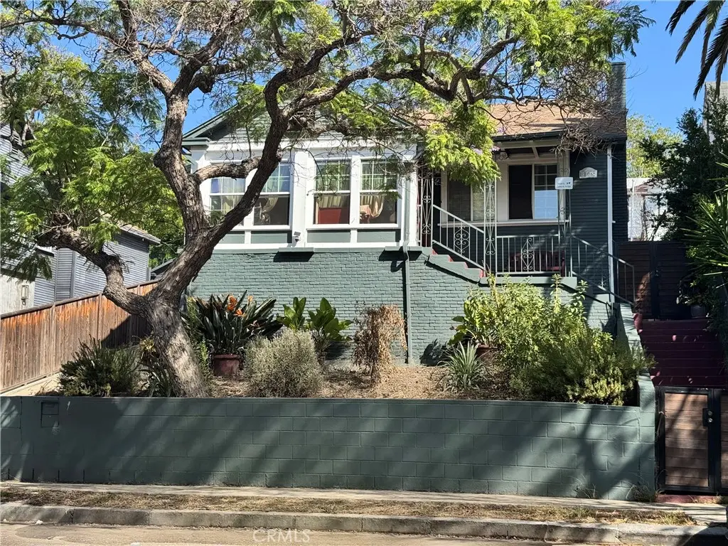 Single Family Residence for rent at 806 N Oxford, Los Angeles, CA featuring 3 beds and 1 bath
