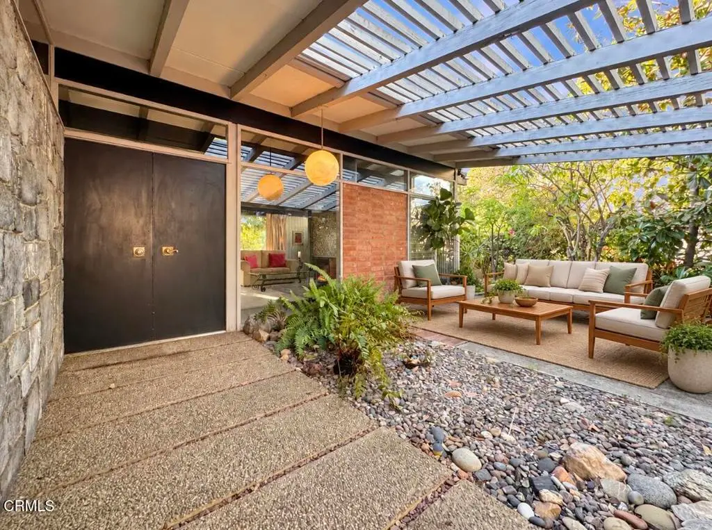 925 Monarch Drive, La Canada Flintridge, CA — listing photo 1