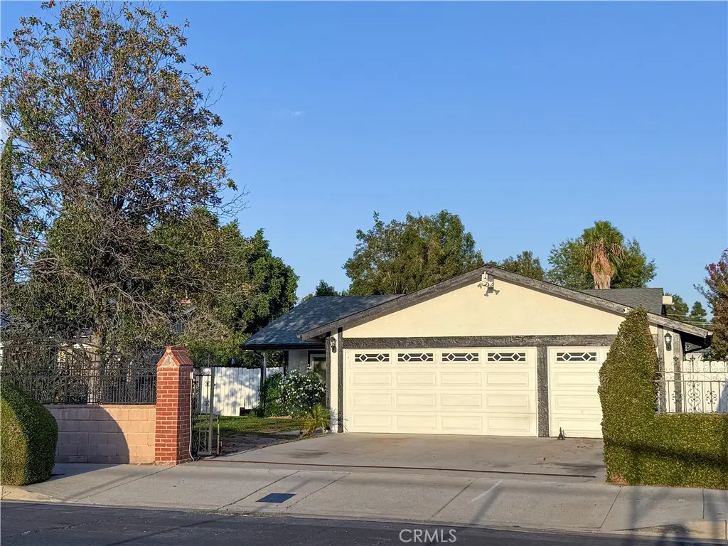 9952 Independence Avenue, Chatsworth, CA — listing photo 1