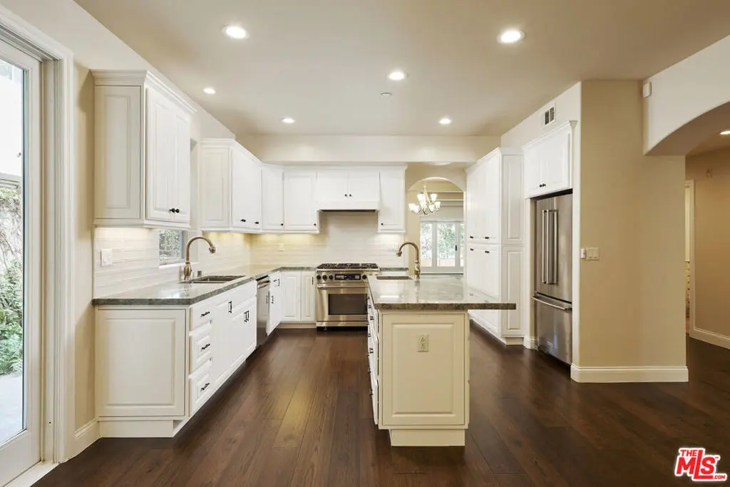 Condominium for rent at 320 S SWALL Drive 1, Los Angeles, CA featuring 3 beds and 3 baths