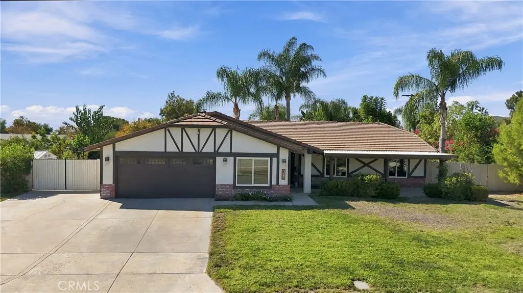 31 Heron, Riverside, CA — listing photo 1