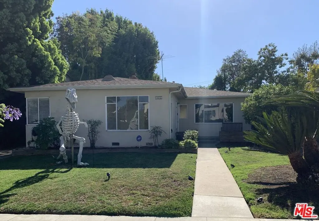 Single Family Residence for rent at 2271 Prosser Avenue, Los Angeles, CA featuring 3 beds and 2 baths
