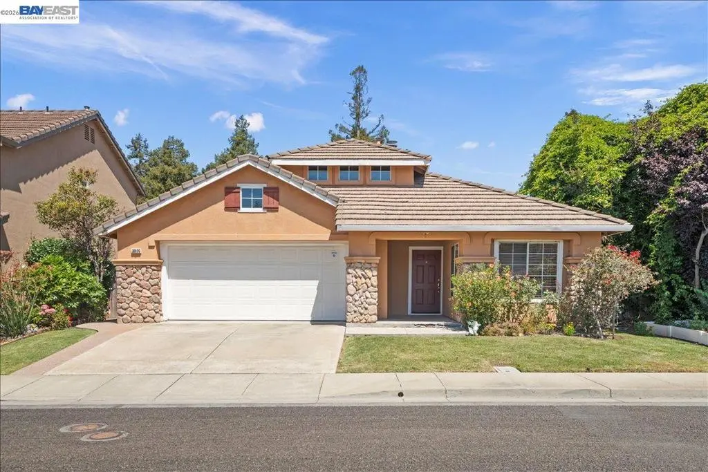 Residential Lease for rent at 38806 Litchfield Cir, Fremont, Alameda County, CA featuring 3 beds and 2 baths