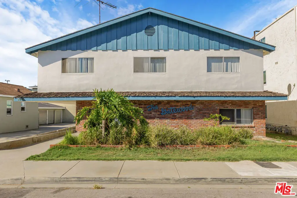 2609 Gates Avenue, Redondo Beach, CA — listing photo 1