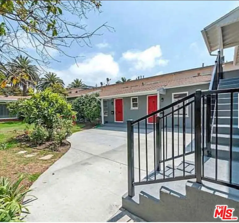Condominium for rent at 852 11th Street D, Santa Monica, CA featuring 1 bed and 1 bath