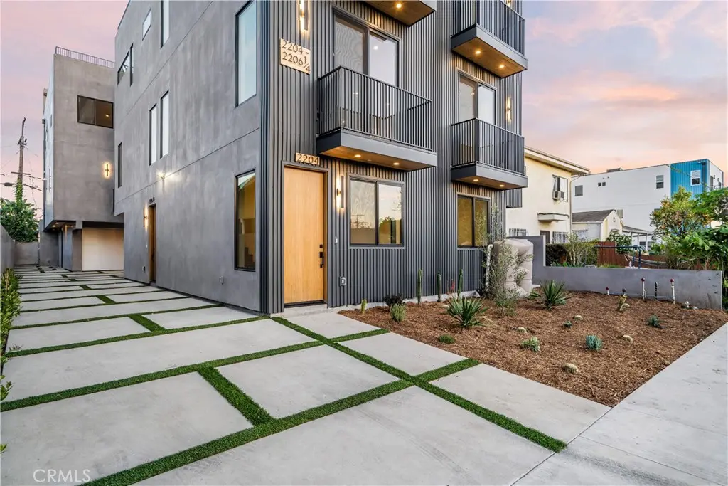 Apartment for sale at 2204 Carmona, Los Angeles, CA
