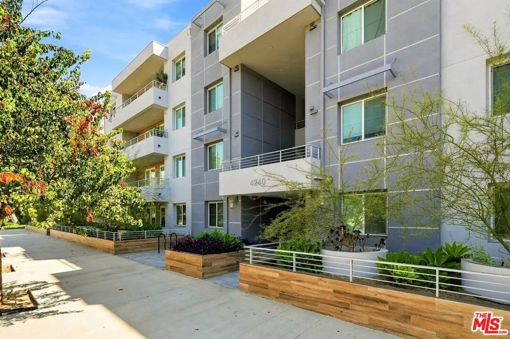 4240 Laurel Canyon Boulevard 305, Studio City, CA — listing photo 1