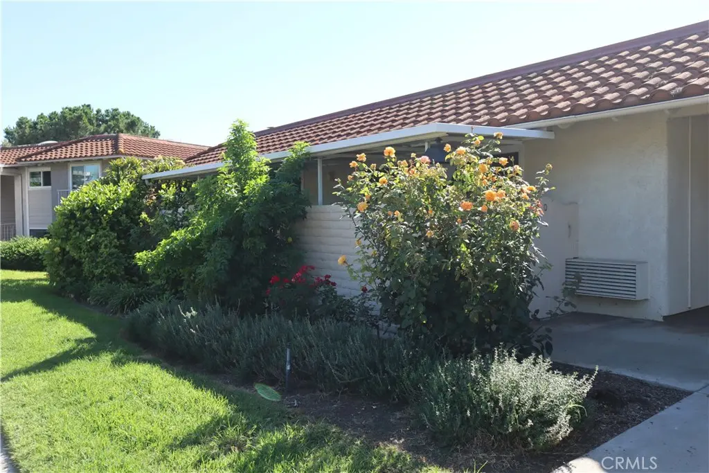 Condominium for rent at 3169 Via Vista Q, Laguna Woods, CA featuring 2 beds and 2 baths