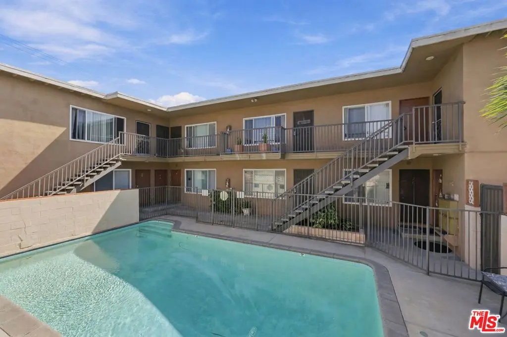 2540 S Barrington Avenue, Los Angeles, CA — listing photo 1