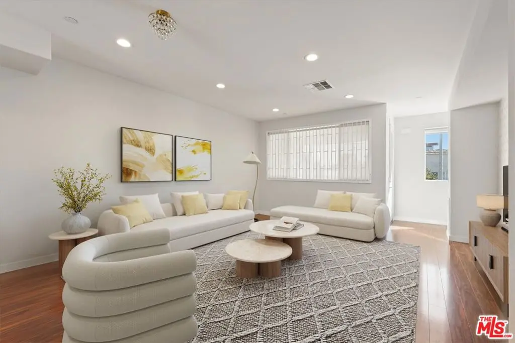 13225 Victory Boulevard, Van Nuys, CA — listing photo 1