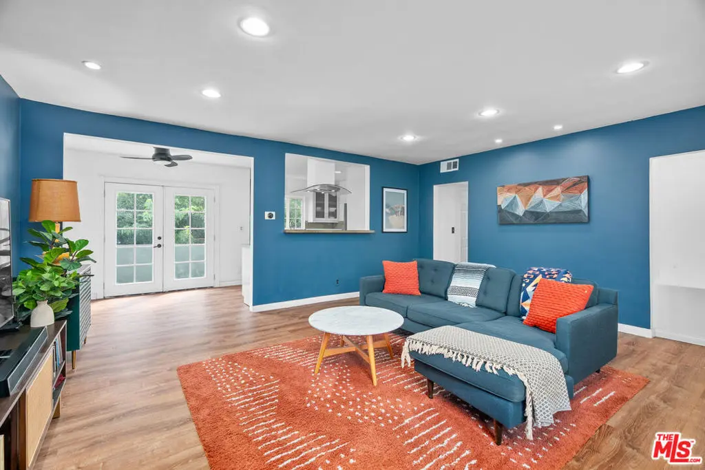 6160 Whitsett Avenue 10, North Hollywood, CA — listing photo 1