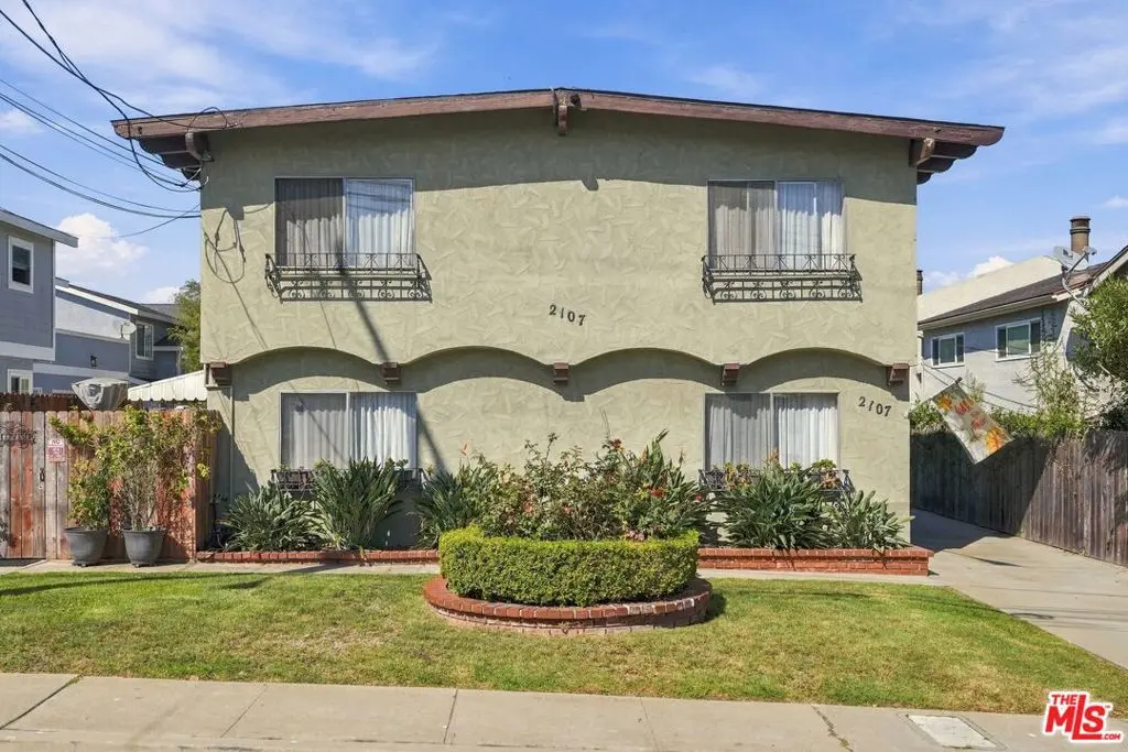 2107 Voorhees Avenue, Redondo Beach, CA — listing photo 1