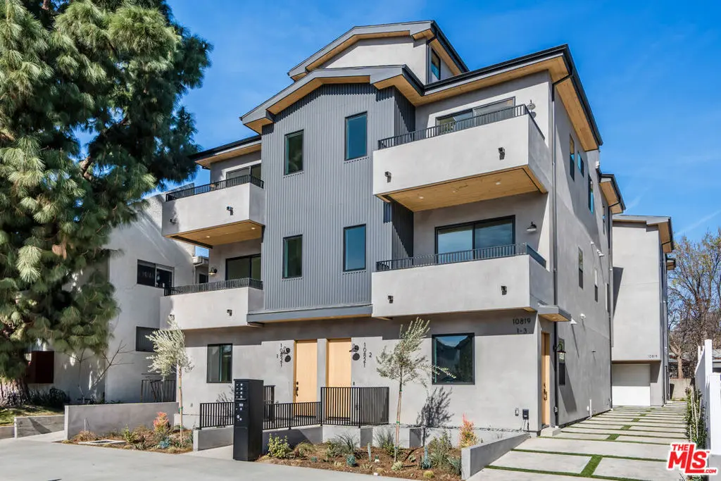 10819 Morrison Street 3, North Hollywood, CA — listing photo 1
