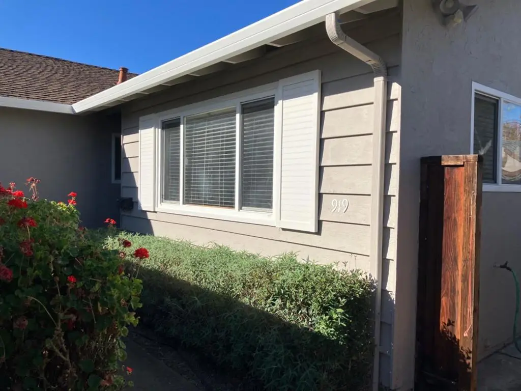 Residential Lease for rent at 919 Henderson Avenue, Sunnyvale, Santa Clara County, CA featuring 2 beds and 2 baths