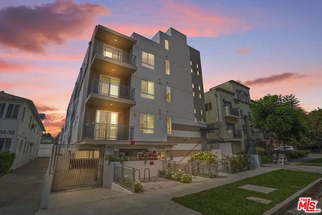 11042 La Maida Street 303, North Hollywood, CA — listing photo 1