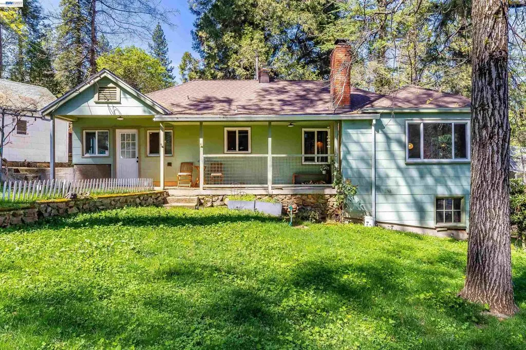 Single Family Residence for sale at 11896 Nancy Ln, Grass Valley, CA featuring 3 beds and 1 bath