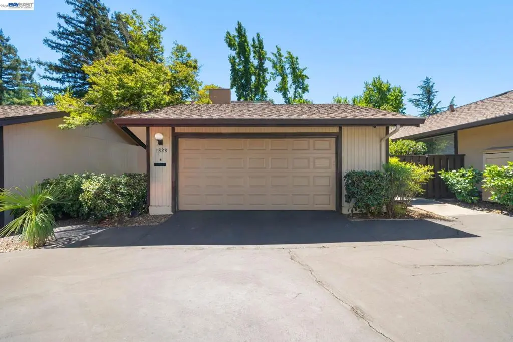 Townhouse for rent at 1828 Countrywood Ct, Walnut Creek, CA featuring 4 beds and 4 baths