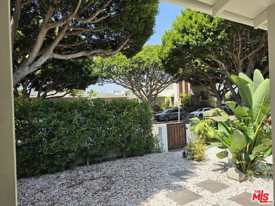 2310 Oak Street, Santa Monica, CA — listing photo 1
