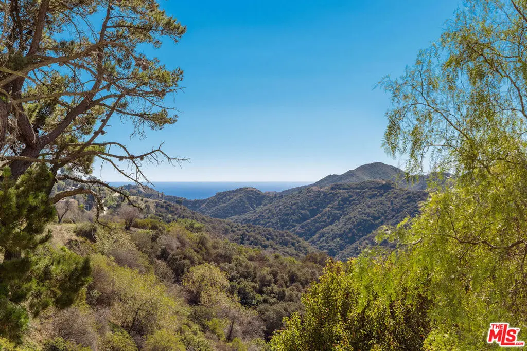 Condominium for sale at 2385 Roscomare Road B2, Los Angeles, CA featuring 2 beds and 2 baths