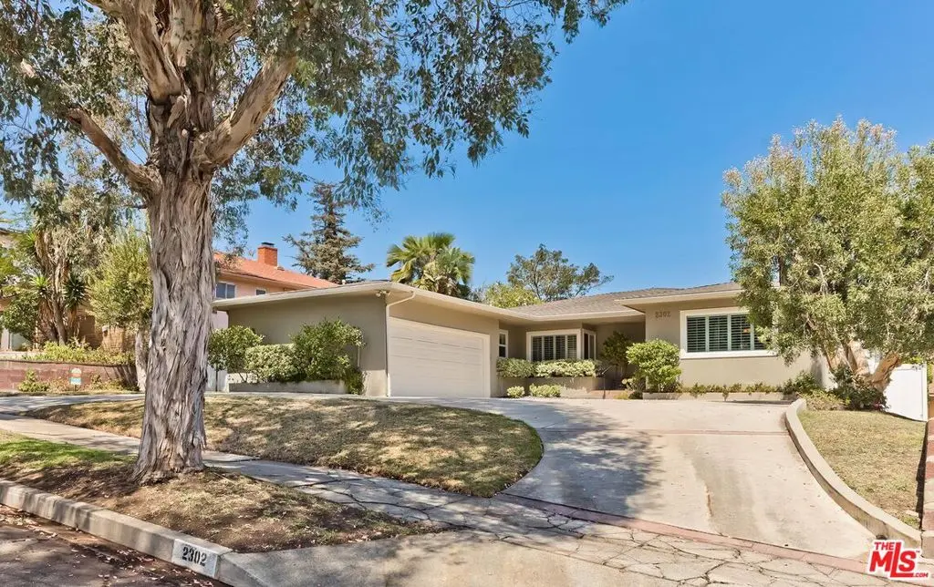 Single Family Residence for rent at 2302 Duxbury Circle, Los Angeles, CA featuring 4 beds and 4 baths