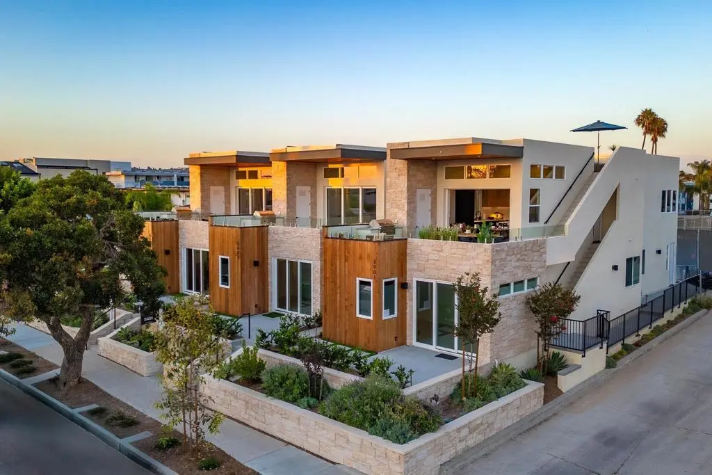 Residential Lease for rent at 3903 Haines St. 2, San Diego, San Diego County, CA featuring 2 beds and 2 baths