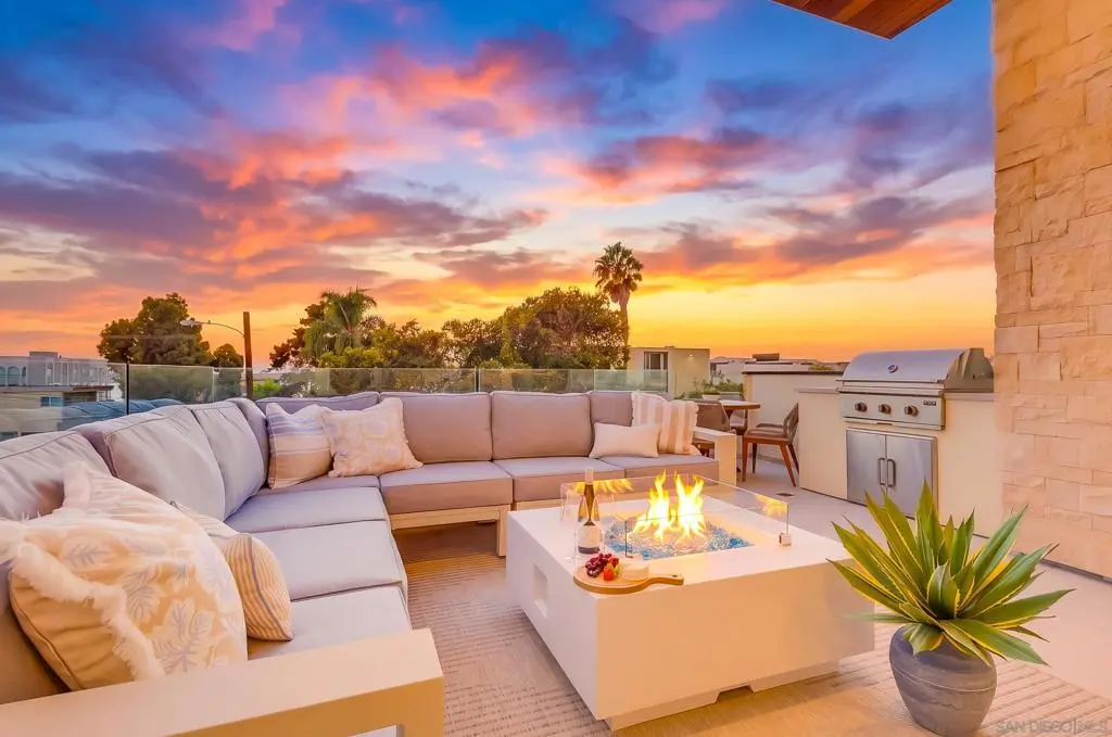 Residential Lease for rent at 3903 Haines St. 3, San Diego, San Diego County, CA featuring 2 beds and 2 baths