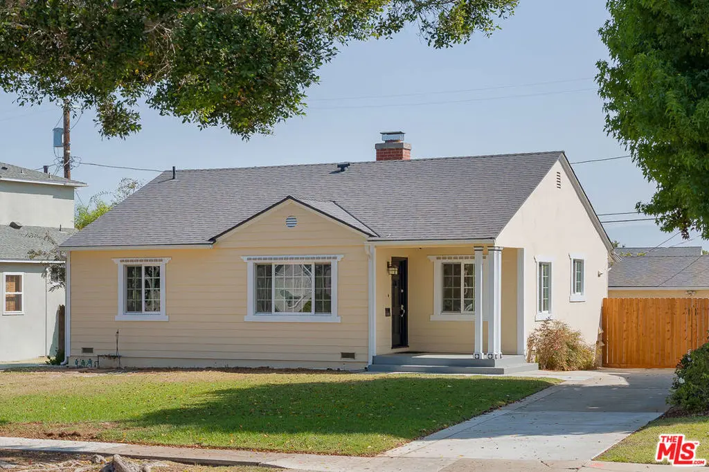 Single Family Residence for sale at 3152 Grand View Boulevard, Los Angeles, CA featuring 3 beds and 3 baths
