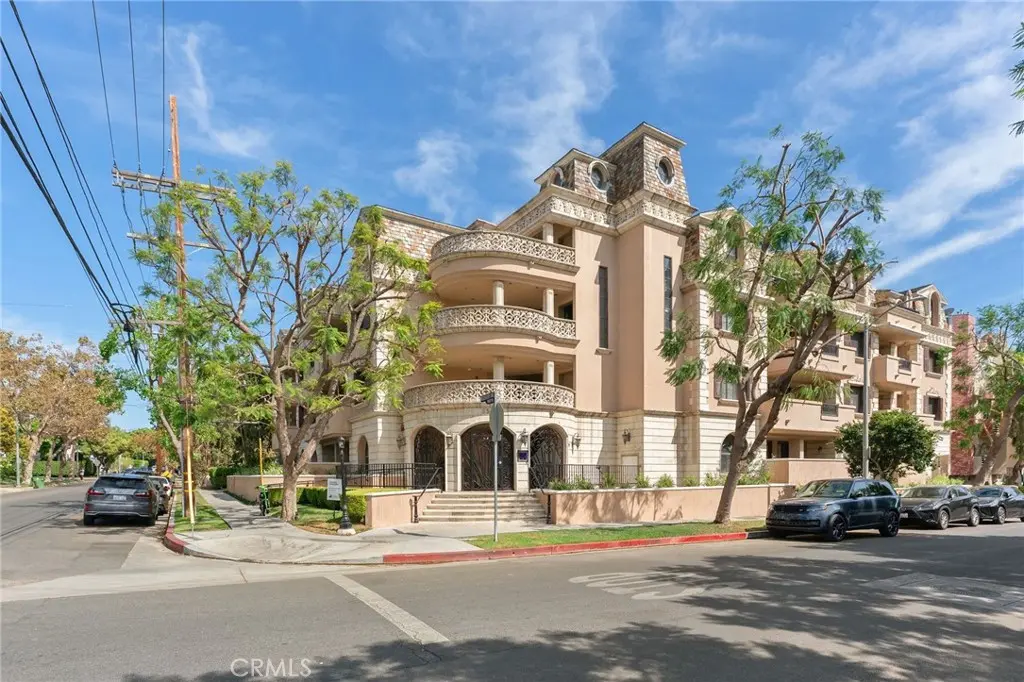 850 N Croft Avenue 306, West Hollywood, CA — listing photo 1